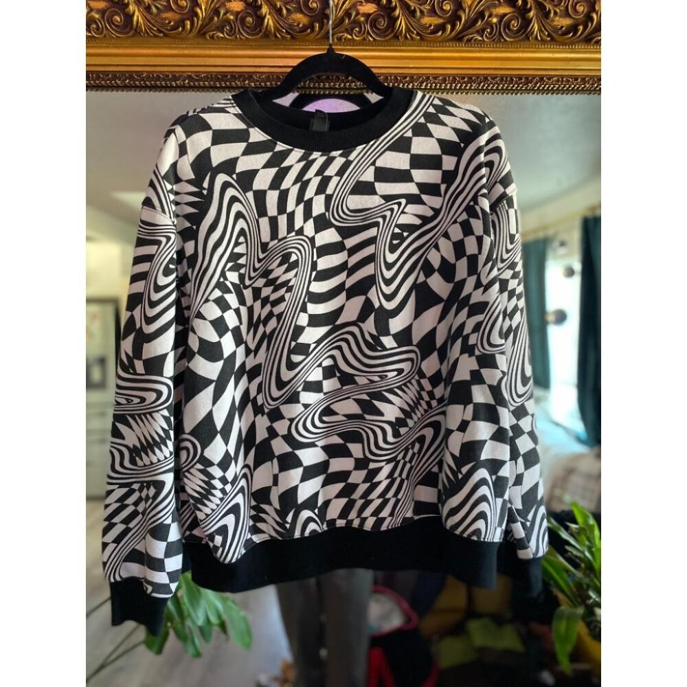 Wild Fable Women's Black White Optical Illusion Checkered Crewneck Sweatshirt